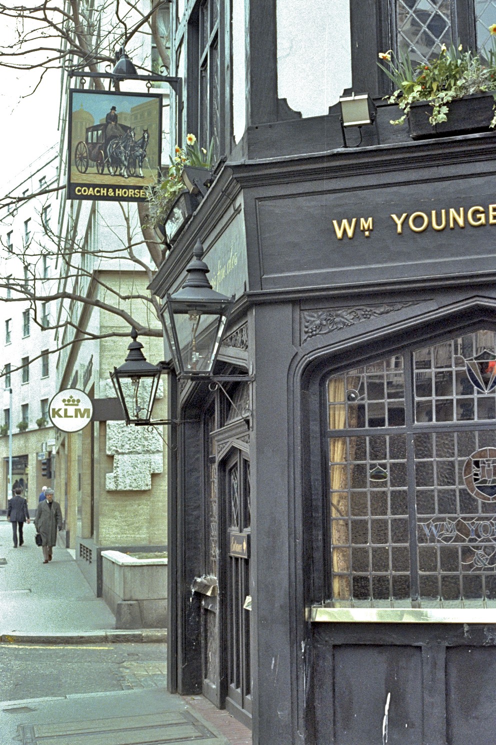 Coach & Horse, bar, London