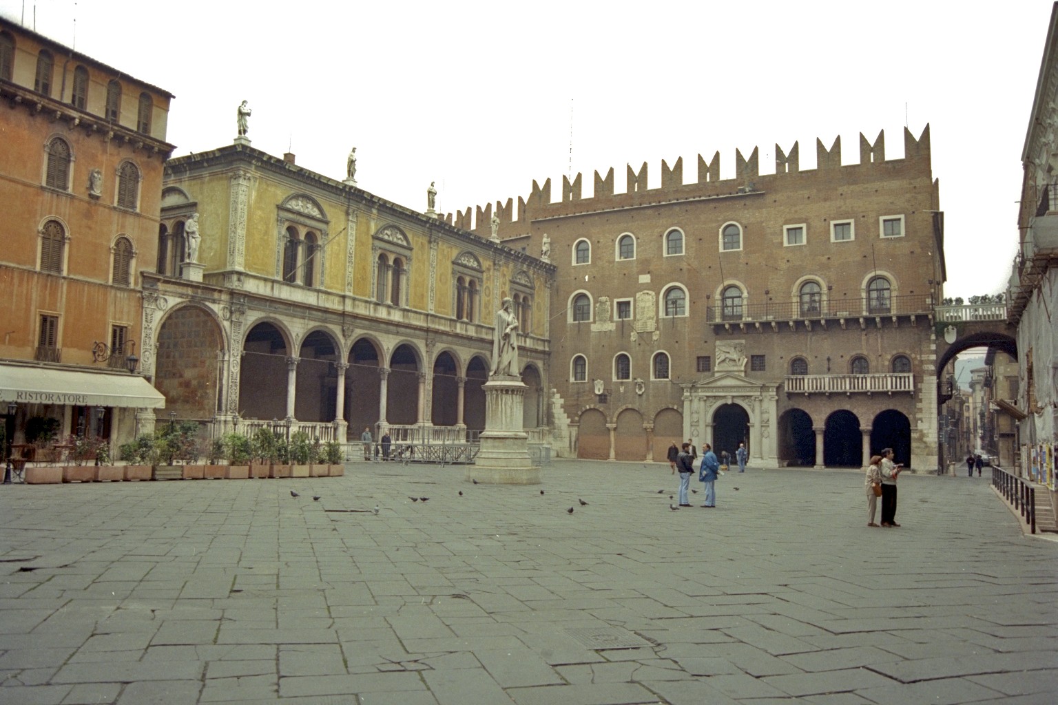 Loggia dei Consilione & Palazzo di Cangrande, Verona