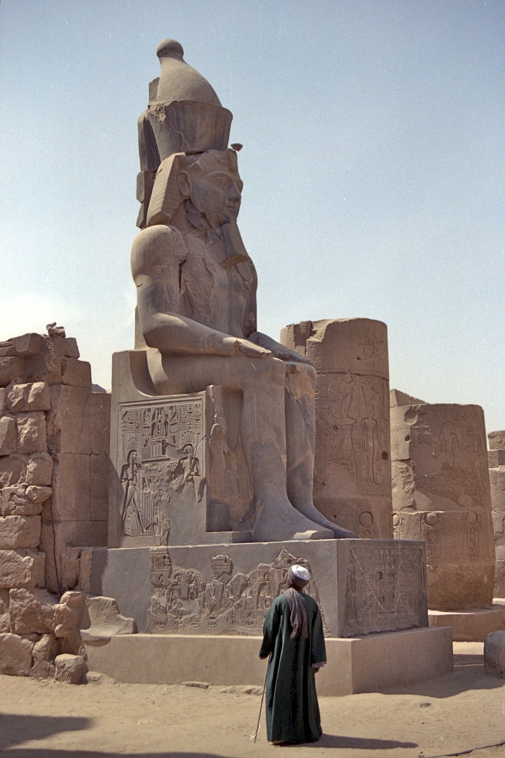 Stytta af Ramses II faraó í hofinu í Luxor